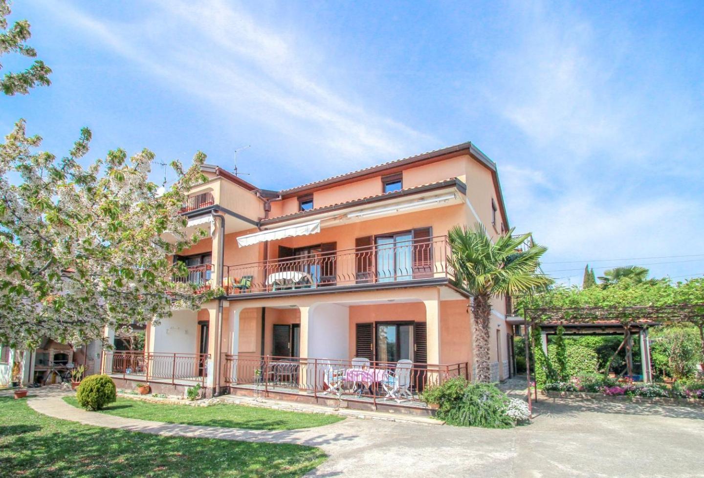 Apartments Maria Новиград Экстерьер фото